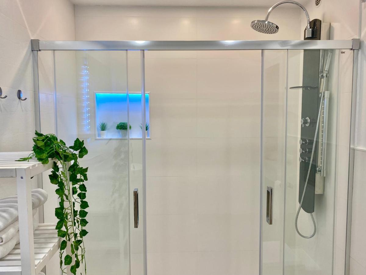 Suite Breeze - Private Heated Pool Málaga Eksteriør bilde